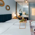 Maya'S Residence 52 - Aura 40 *