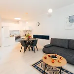 Maya'S Residence 52 - Aura 40 *