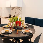 Maya'S Residence 52 - Aura 40
