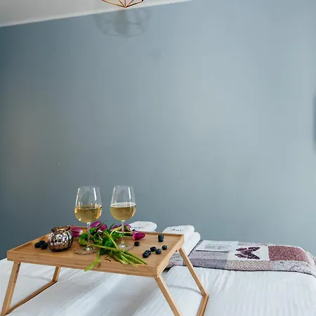 Maya's Flats & 52 - Aura 40