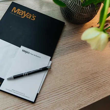 Maya's Flats & 52 - Aura 40 *