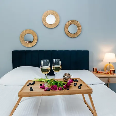 Maya's Flats & 52 - Aura 40 * Danzica