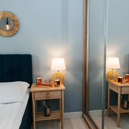 Maya's Flats & 52 - Aura 40 *