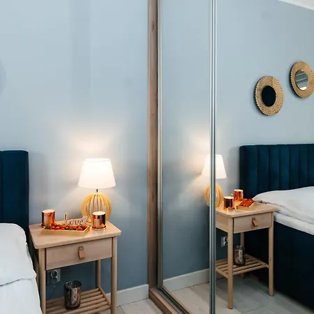 Maya's Flats & 52 - Aura 40 *