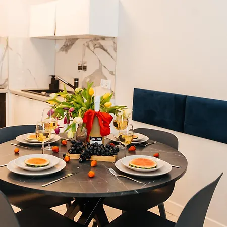 Maya's Flats & 52 - Aura 40