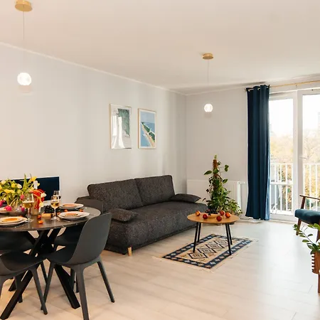 Maya's Flats & 52 - Aura 40 *