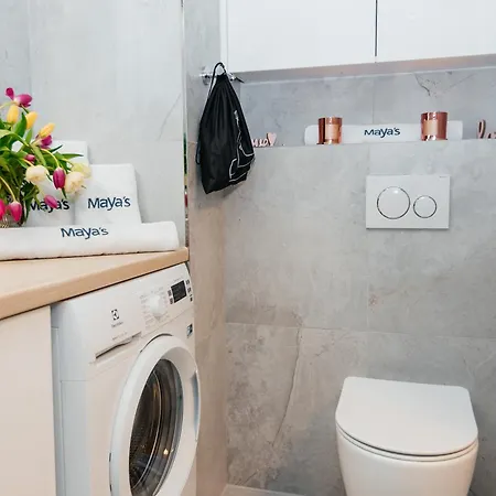 Maya's Flats & 52 - Aura 40