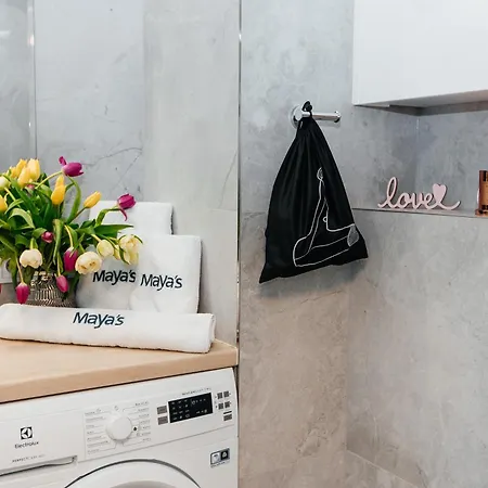 Maya's Flats & 52 - Aura 40