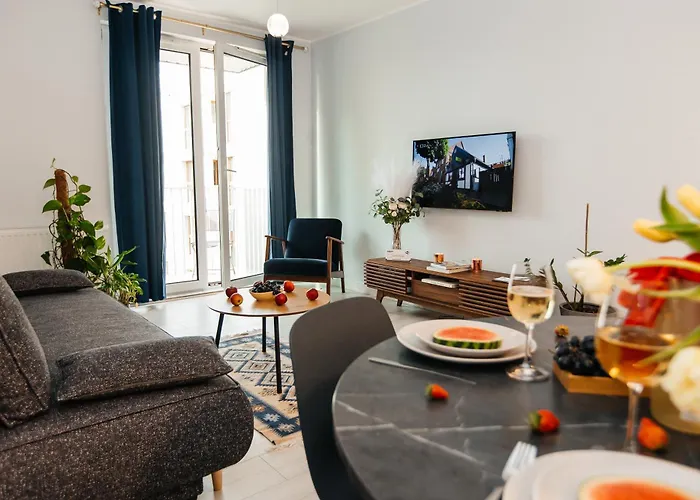 Maya's Flats & 52 - Aura 40 Daire