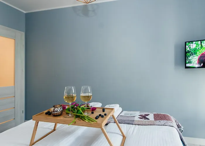 Maya's Flats & 52 - Aura 40