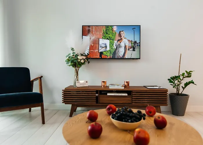 Maya's Flats & 52 - Aura 40