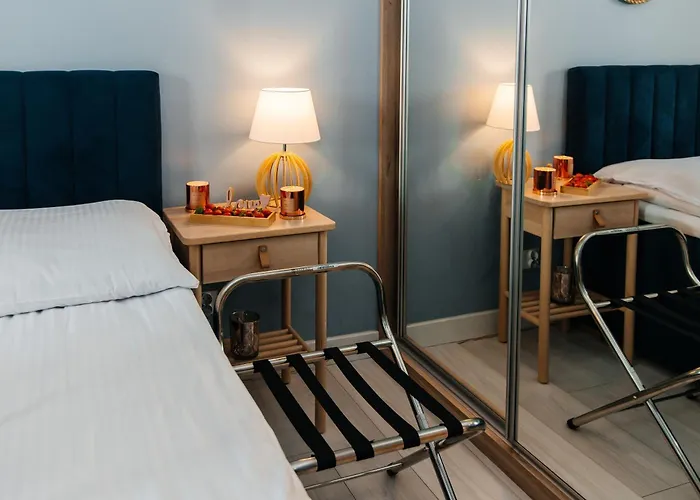 Maya's Flats & 52 - Aura 40 *