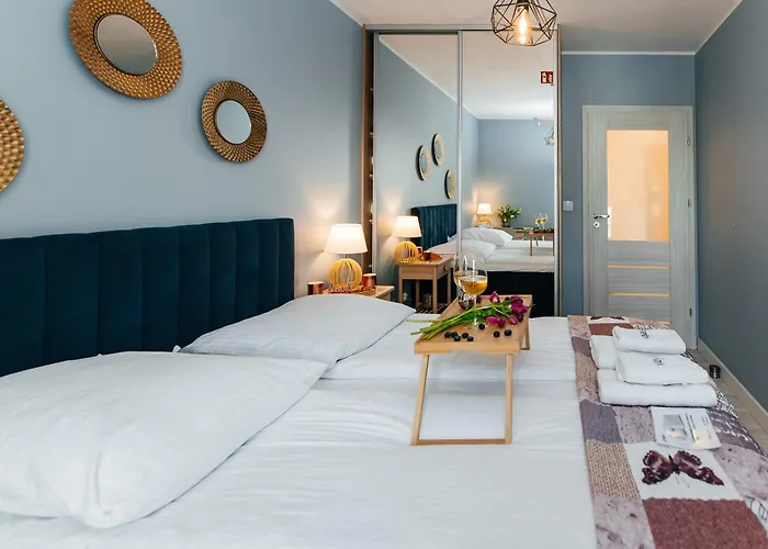 Maya's Flats & 52 - Aura 40 *