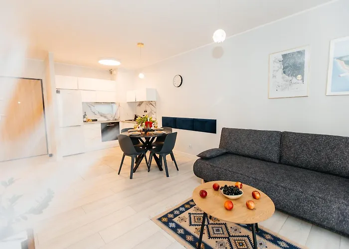 Maya's Flats & 52 - Aura 40 *