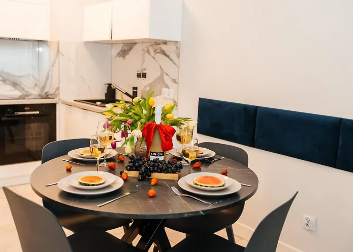 Maya's Flats & 52 - Aura 40