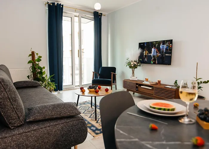 Maya's Flats & 52 - Aura 40