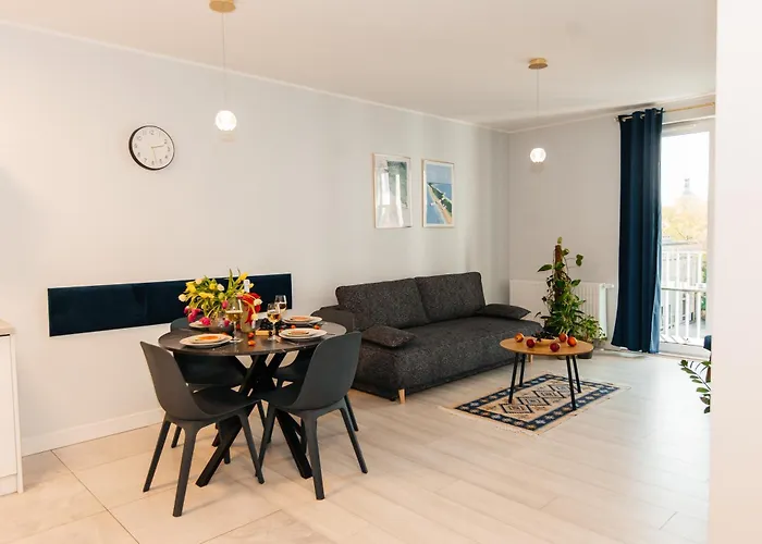 Maya's Flats & 52 - Aura 40 *