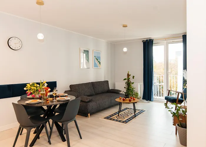 Maya's Flats & 52 - Aura 40 *