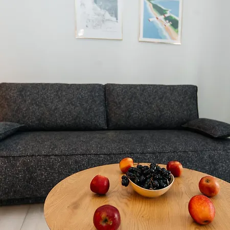 Maya's Flats & 52 - Aura 40