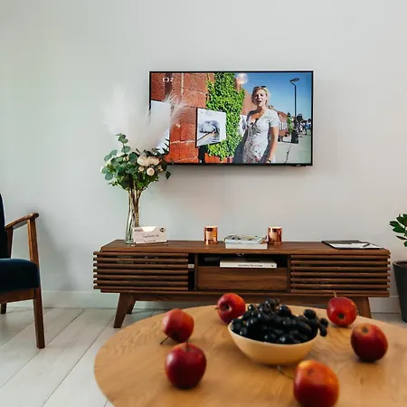 Maya's Flats & 52 - Aura 40