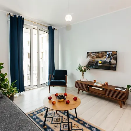 Maya's Flats & 52 - Aura 40 *