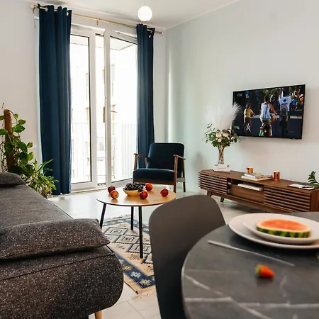 Maya's Flats & 52 - Aura 40