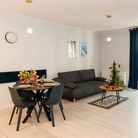 Maya's Flats & 52 - Aura 40 *